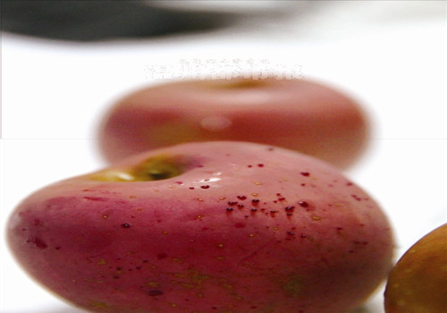 温州:苹果用热水烫洗过后竟渗出"血滴" 市民怀疑被染色